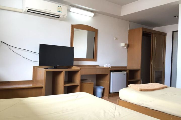Room 9 of 34