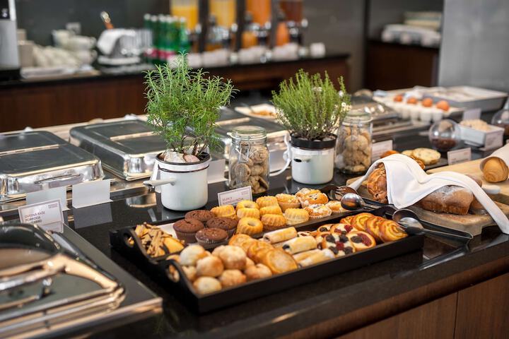 Breakfast/Coffee Service 31 of 62