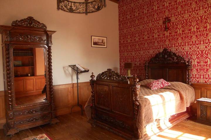 Room 15 of 48
