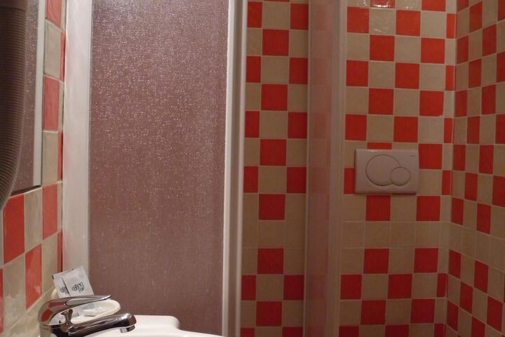 Room 5 of 19