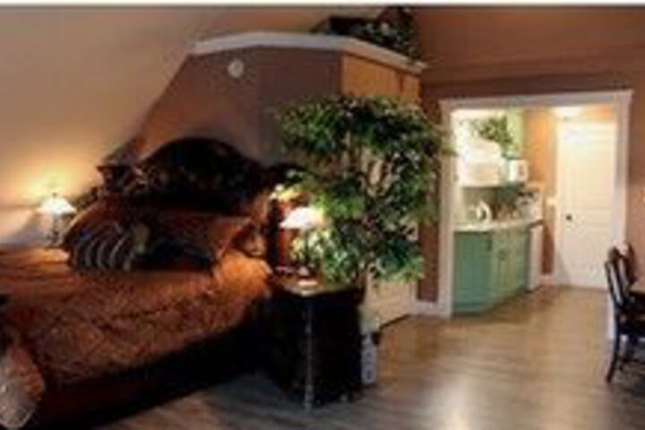 Room 4 of 9
