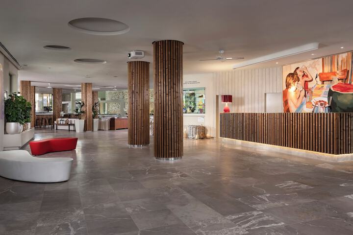 Concierge desk