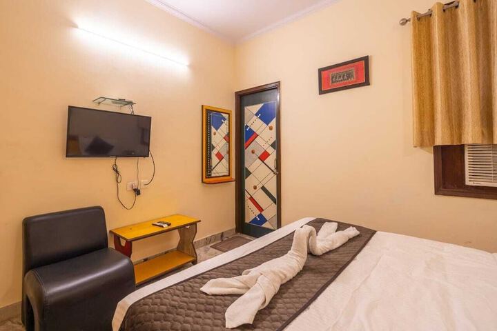 Room 2 of 16