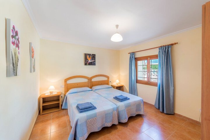 Room 2 of 15