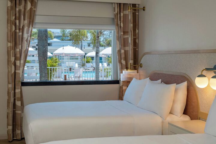 Hotel with Pool
