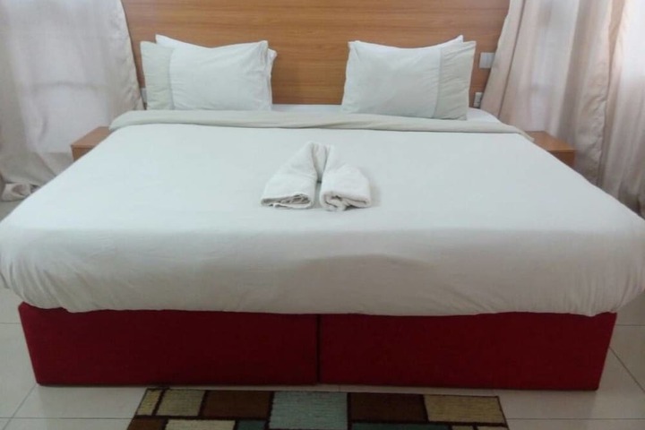 Room 3 of 6