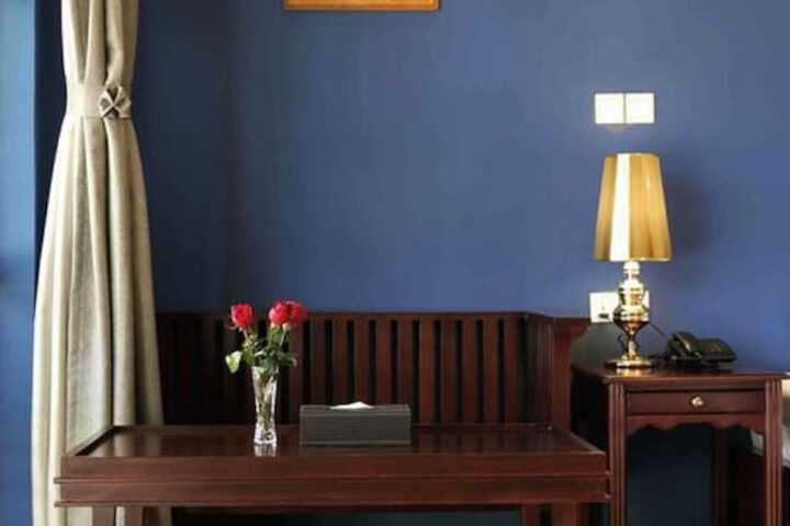 Room 10 of 13