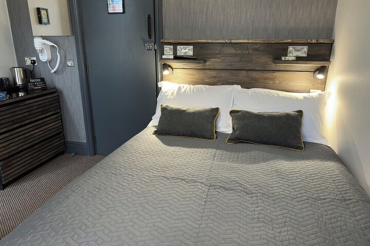 Room 9 of 31