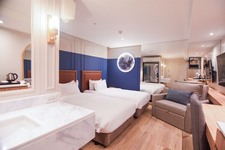 Room 10 of 87