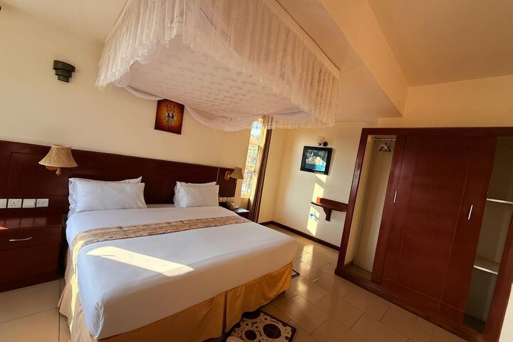 Room 33 of 62
