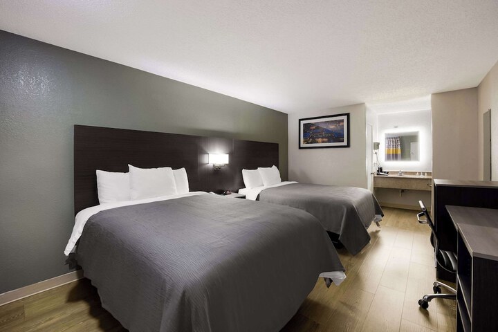 2 Double Beds (4 of 13)