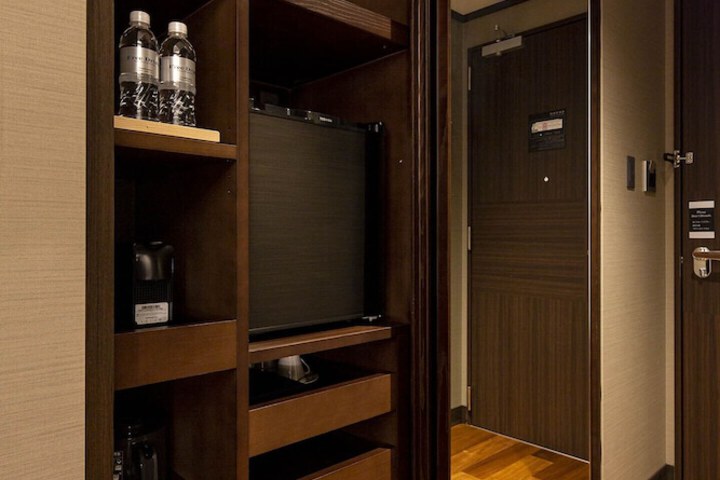 Room 7 of 27