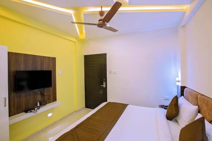 Room 8 of 38