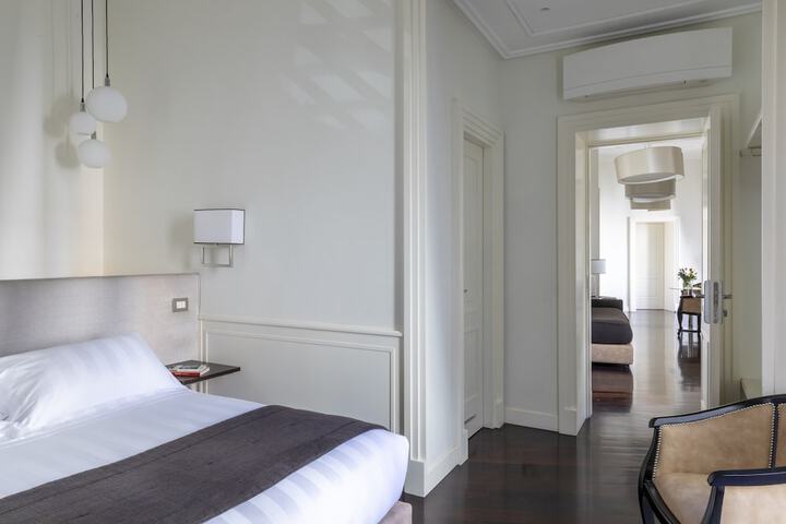 Room 90 of 380