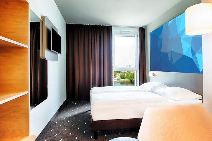 Room 6 of 34