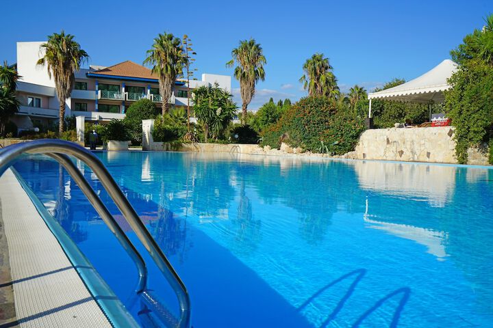 Hotel Pool