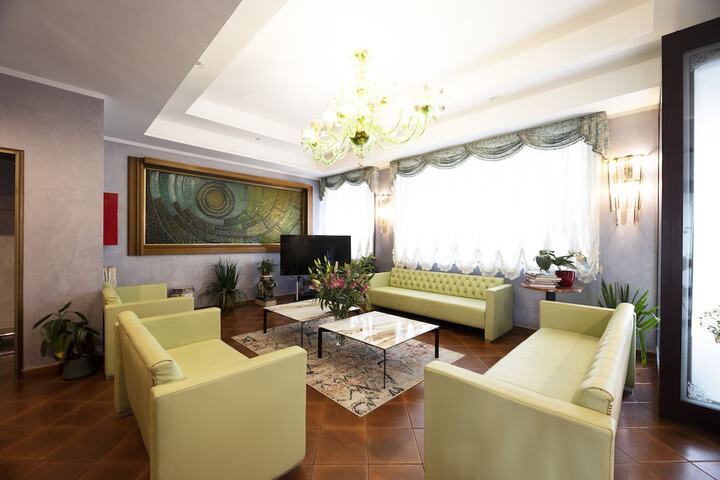 Guest Lobby