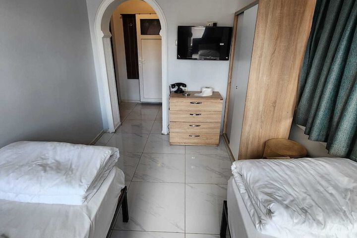 Room 8 of 39