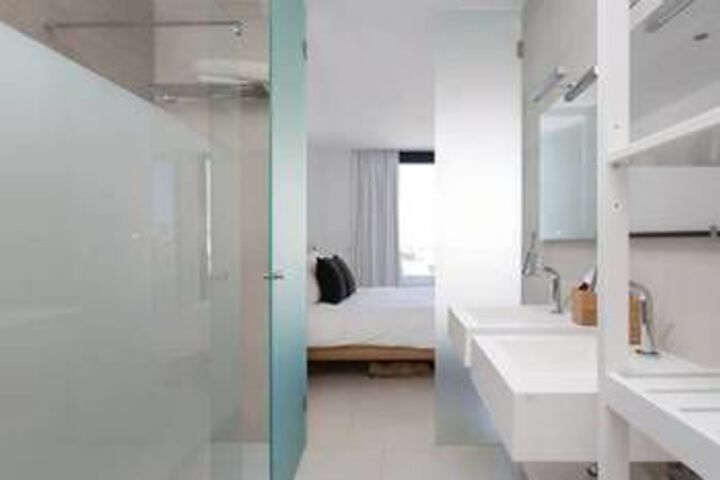Room 4 of 22