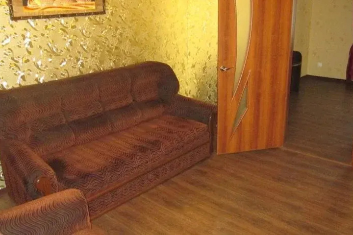 Room 4 of 16