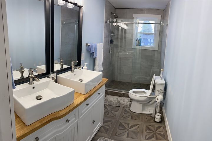 Room 8 of 18