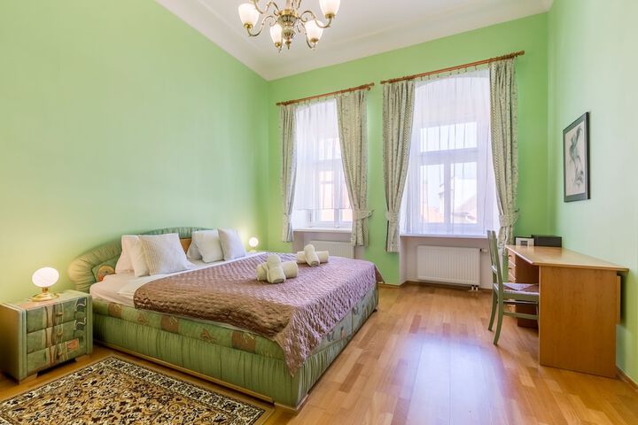 Room 2 of 92