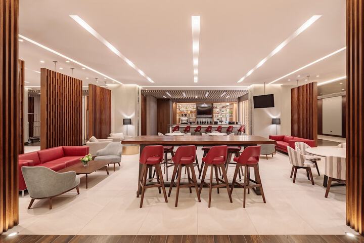 Lounge 37 of 55