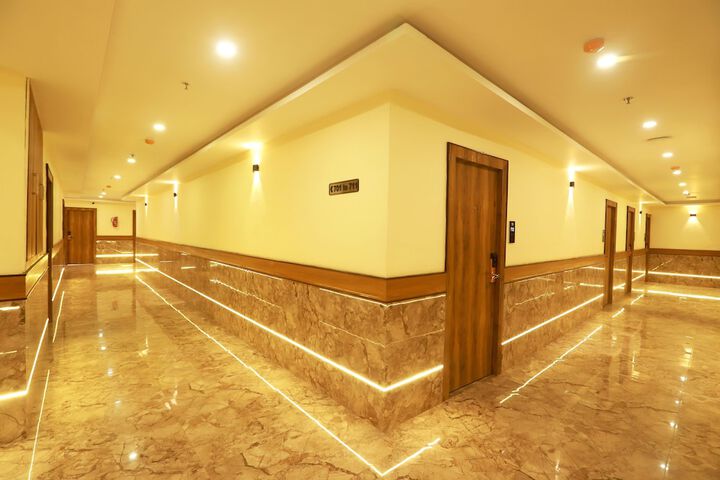 Ballroom/Hall 24 of 28