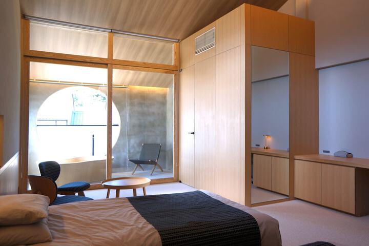 Room 6 of 19