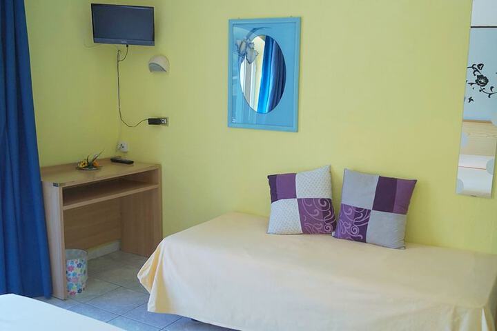 Room 14 of 40