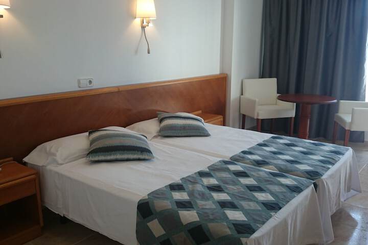 Room 4 of 68