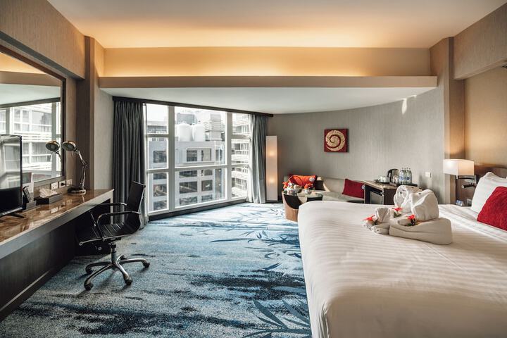 Room 27 of 102