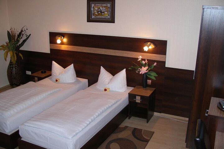 Room 9 of 21