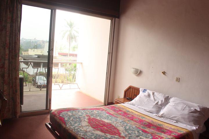 Room 10 of 31
