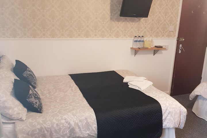 Room 16 of 93