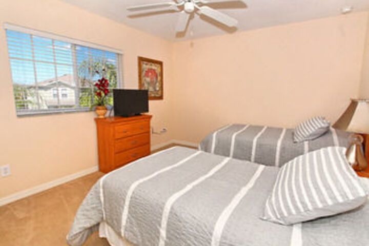 Room 169 of 380
