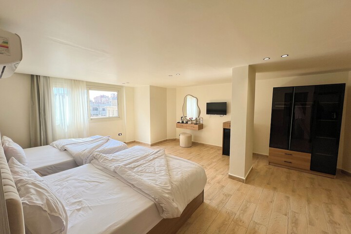 Room 80 of 174