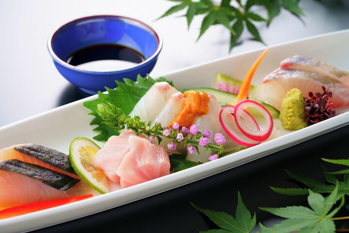 Lounge 26 of 36