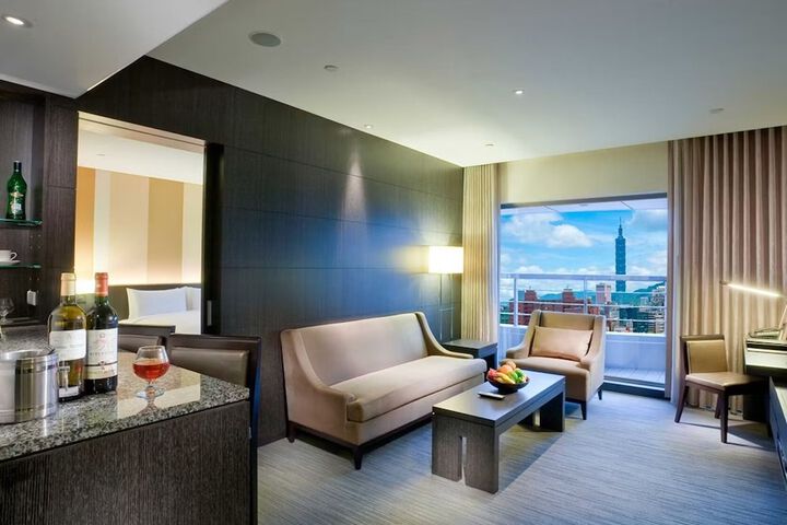 Room 52 of 94