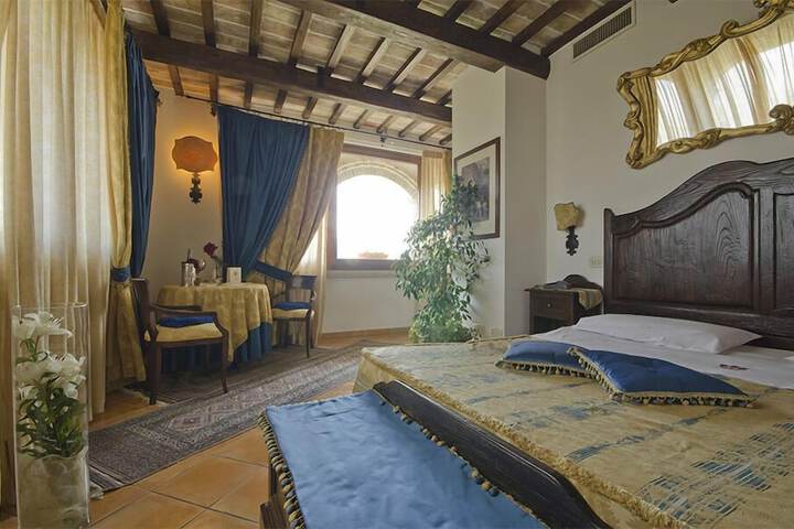 Room 2 of 9