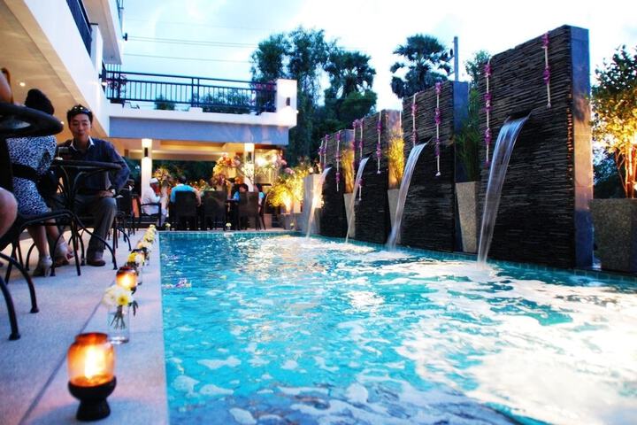 Pools & Facilities