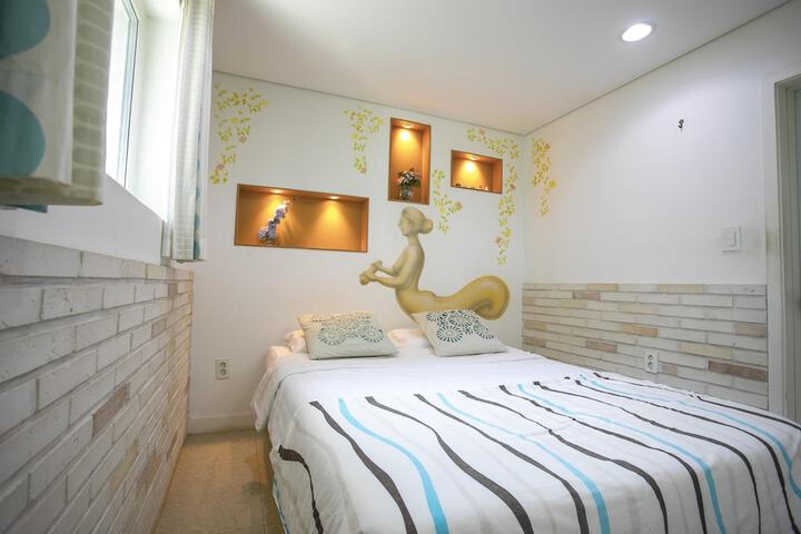 Room 14 of 87