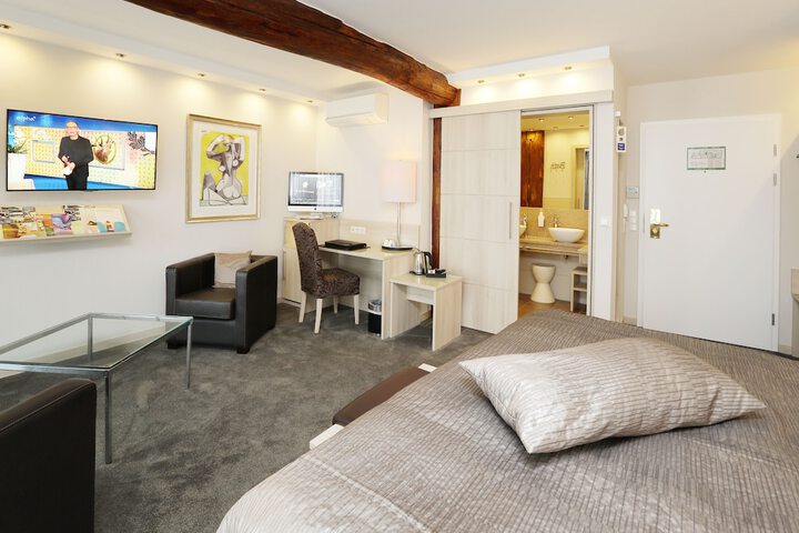 Room 8 of 51