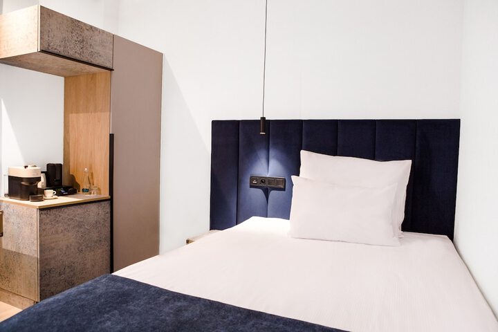 Room 15 of 62
