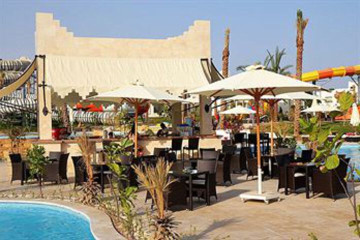 Hotel Pool