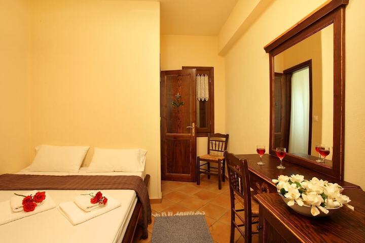 Room 13 of 27