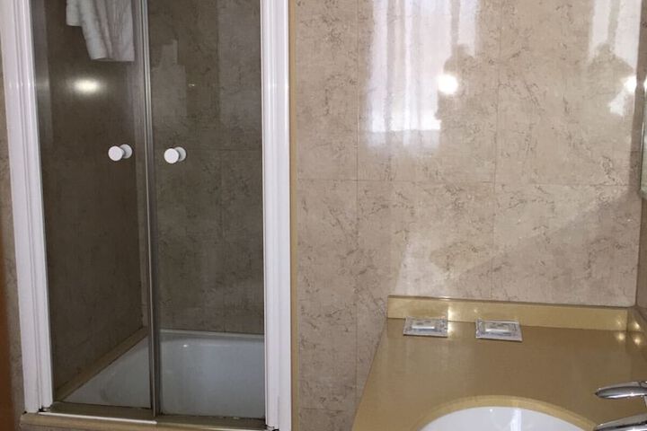 Room 13 of 17