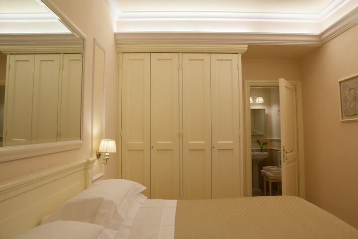 Room 9 of 45