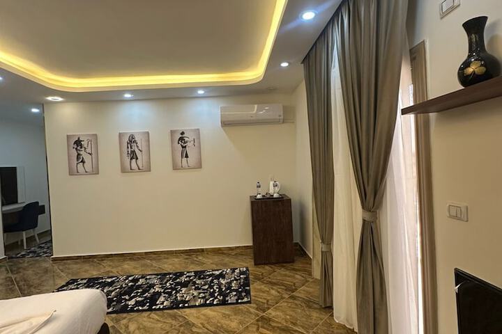 Room 26 of 38