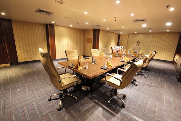 Business Center 65 of 82
